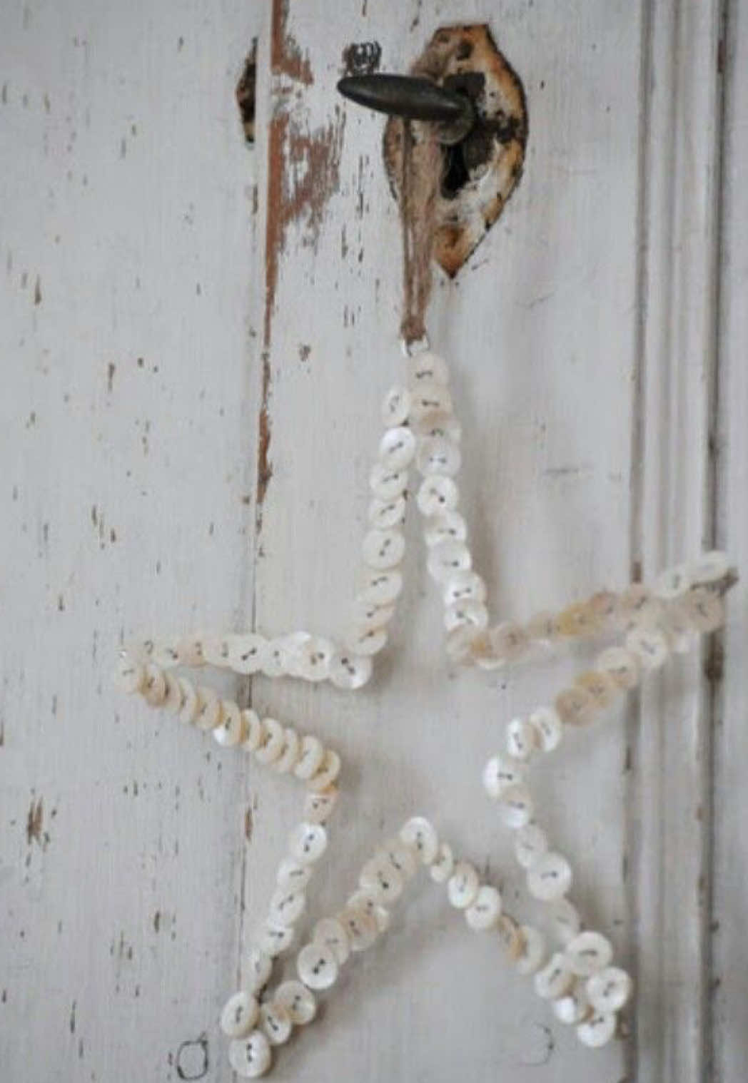 a very coastal christmas diy 🌟🐚🌲 #fyp #capizshells #coastalchristmas #seashellart #diychristmas 