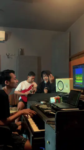 Asooyyyy bilang sendirii 💃🏻💃🏻💃🏻💃🏻💃🏻 #ngamen4 #kubawakandukundarimagetan #jandut #fy #fyp  Kenongg sesss @bangsatriyooo  All role @Johan.Fajri 