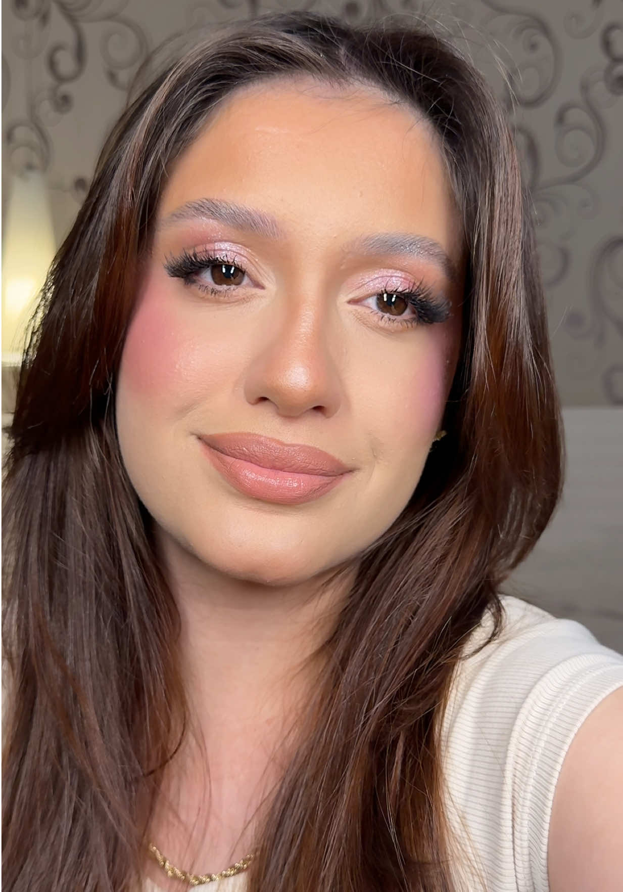 Dois produtos para cada tipo de pessoa! 🩷 você já tem algum desses? #maquiagemtiktok #tutorialmaquiagem #maquiagem #tiktokbeleza #BeautyTok 