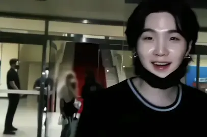 di bumi ini selalu ada seseorang yang hanya bisa dikagumi tapi tidak bisa dimiliki🥀#yoongi #suga #agustd #btsarmy 