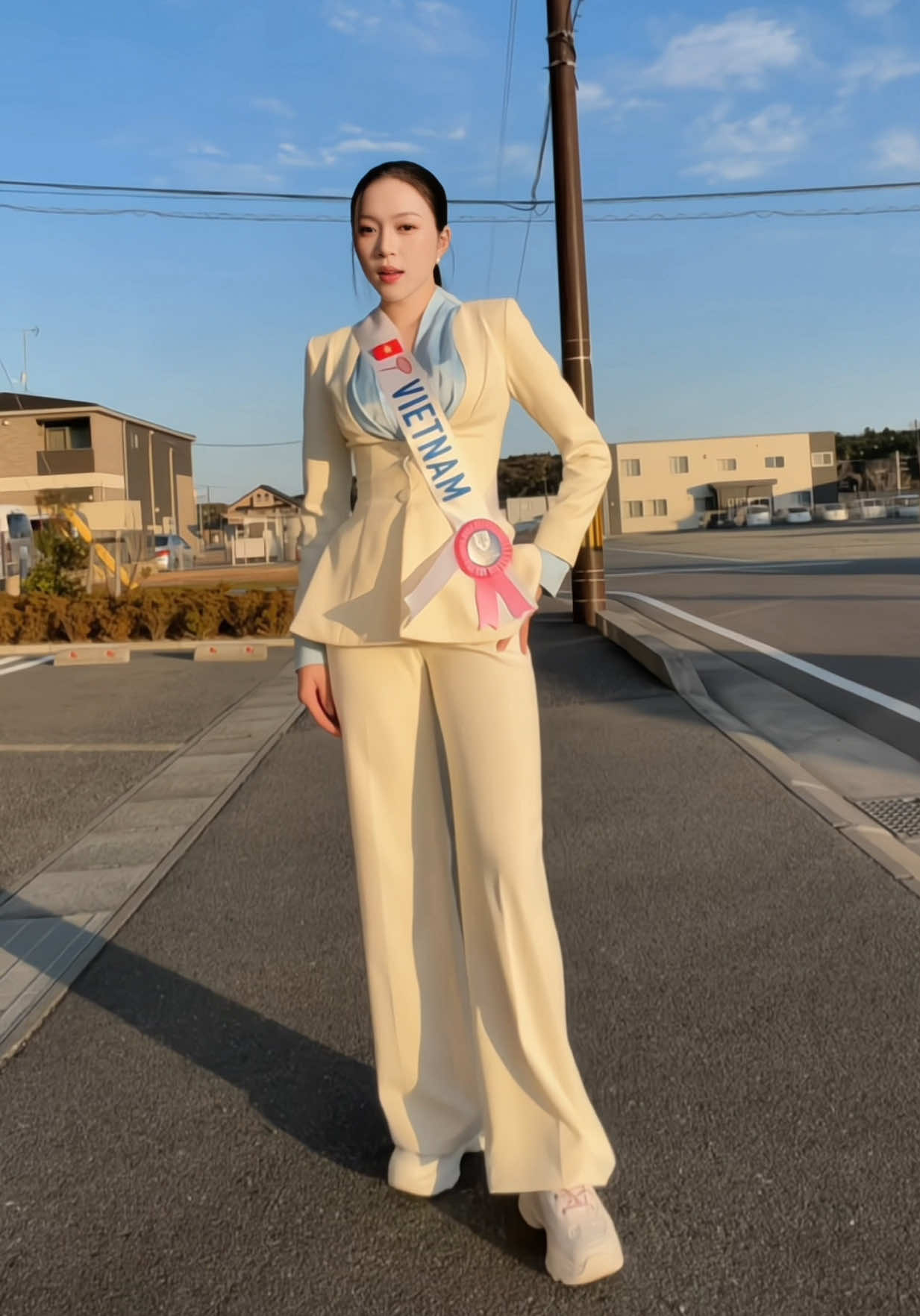 Outfit check day 9✌🏻 #NguyenNgocKieuDuy #MissInternational2025 #LAURACOFFEE #NucosJapan #lactobactintima 