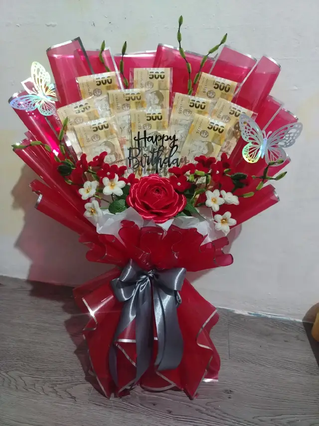 10 pcs bills Money Bouquet  for Nanays 80th Birthday 🎂🎉#moneybouquet #moneybouquetph #fuzzywireflower #satinribbonrose 