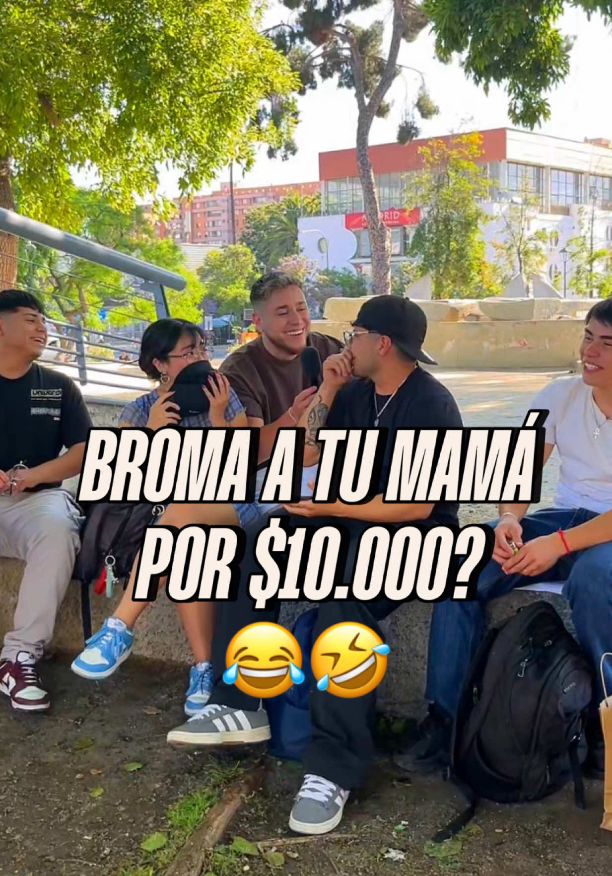 BROMA A TU MAMÁ POR $10.000? 😂🤣 Y tú, la llamas?👀 comenta! 👇🏻 #CapCut #greenscreen #fyp #fypシ゚ #viral 