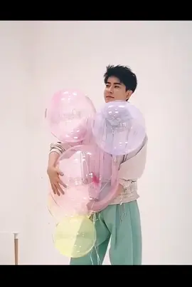 好可爱的萌萌啊，像个孩子一样天真可爱又帅气😭😭😭#于朦胧 #alanyu #yumenglong于朦胧 #yumenglong 