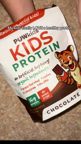 Finally found a kids’ protein powder with clean ingredients AND a taste they love 🤎 16g protein • zero sugar • organic ingredients • grass-fed whey Perfect for breakfast, after school, or picky eaters! #kidsnutrition #momapproved #healthykids #momlife #kidssnacks 