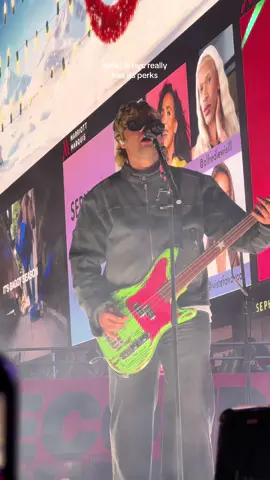 my favorite boyband took over times square today🙂‍↕️ #fyp #5sos #nyc @5 Seconds of Summer @Calum Hood