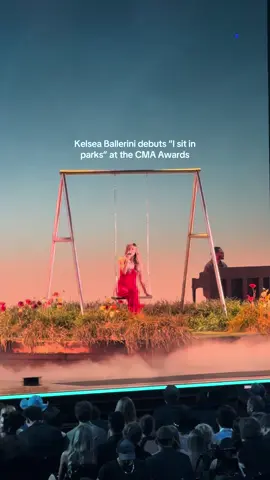 @Kelsea Ballerini singing “I sit in parks” at the 59th CMA Awards!! #cma #cmaawards #nashville #tennessee #kelseaballerini 