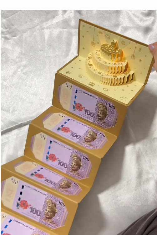 Anda pasti sukakan hadiah hari jadi tahun ini❤️ #birthday #birthdaycard #birthdaysurprise #surprisegift 