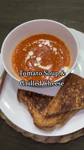 Is this anyone else’s favorite quick comfort meal? 🤭 #tomatosoup #grilledcheese #comfortfood #soupseason 