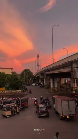 මායකාරි හවස්වරු 🥹♥️☁️……. Guess the city 🧿#foryoupage #highlight #viralvideo #city #evening 