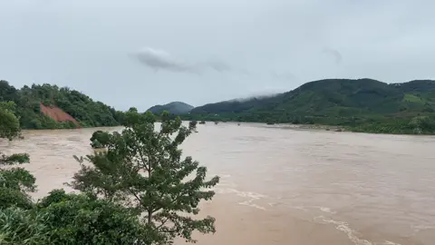 Đừng mưa nữa gần ngập tới nhà rồi 🥹#xuxuongtiktok 