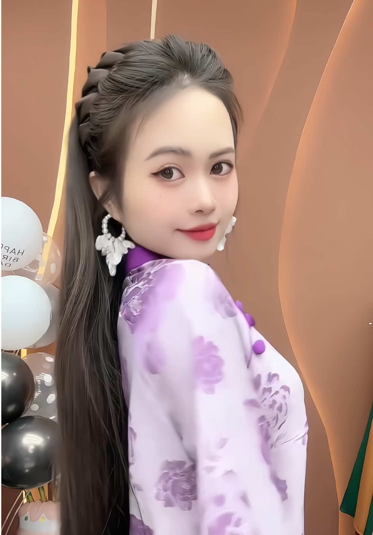 Em lại về thêm tông màu mới cho các chị đây ạ