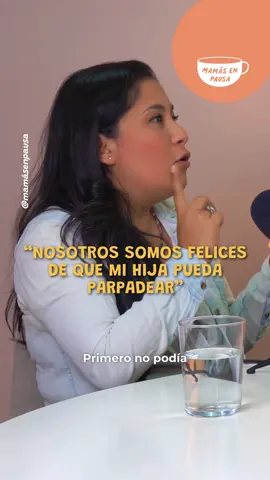 Cada avance por pequeño que sea para el resto, representa algo enorme para ellos. ❤️‍🩹  Encuentra el episodio completo como “Crecer junto a una hija con lesión cerebral” 🎙️ @analore.co y @thenoamovement . #Maternidad #lesióncerebral #rehabilitación #hipoxia #podcast 