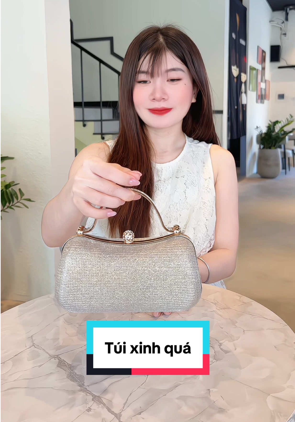 Túi xách nữ đi tiệc đến kim tuyến ,   đính đá lấp lánh giá rẻ #tuixach #tuixachnu #tuicamtay #tuiditiec #tuibasui 