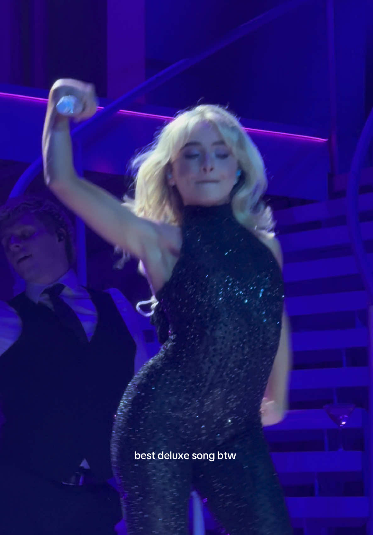 booked and busy mama @Sabrina Carpenter @Team Sabrina #shortnsweettour #losangeles #sabrinacarpenter #shortnsweetlosangeles #concert #fyp 