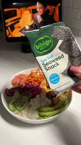 The first time I forgot to add pickled ginger and kimchi😅 this has been one of my favorite meals lately  @bibigo USA  @Kikkoman USA  @Badia Spices  #salmonricebowl #salmonrecipe 