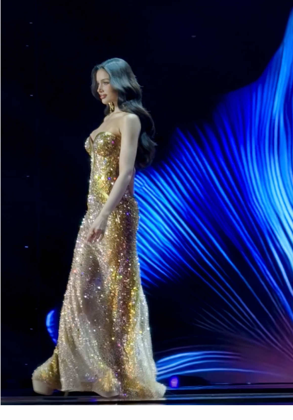 Another lovely day here, surrounded by good energy and warm smiles. Grateful for every moment. 🫶🇹🇭🤍🙏🏽 PRELIMINARY COMPETITION  MISS UNIVERSE 2025 Outfit : GL GarlateDesign #MGIxMU #MissUniverse  #The74thMissUniverse #veenapraveenar #missuniversethailand2025   @Miss Universe @Miss Universe Thailand @บอสณวัฒน์ มิสแกรนด์ 