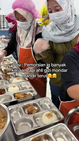 di kresekin sama aslap deh jadinya 🤣🤣 #makangratisprabowo #fyppppppppppppppppppppppp #mbg #mbglovers❤️ #makanbergizigratis 