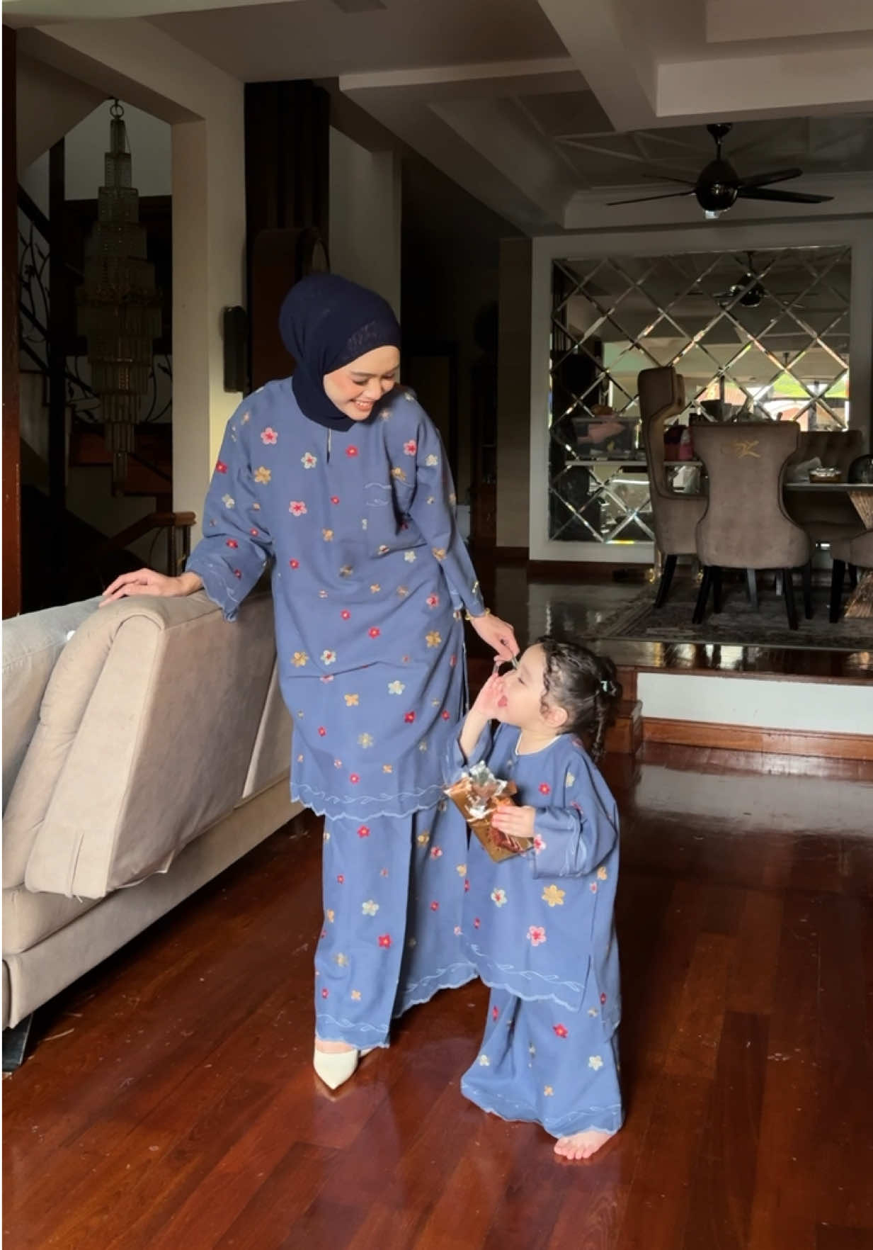 Blue theme for Raya 2026 anyone? @asikinahmadcom #bajuraya2026 #mommydaughter #bajuraya #outfitideas 