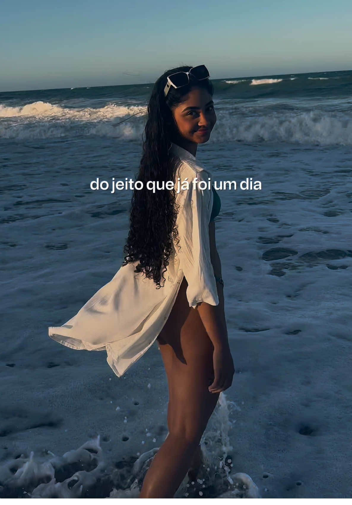 Os vinte e cinco anos mais bem vividos que eu poderia ter. Encerrando esse ciclo transbordando energia boa e gratidão por tudo que vivi — e com ânimo pra tudo que ainda vou viver. Quem me conhece sabe que, se teve algo que eu emanei esse ano, foi energia positiva. Que venham muitas outras viagens, experiências boas, novas conexões, aprendizados e momentos que me façam sentir viva de verdade. Obrigada, vida. Vem, 26 ✨ #capcut #fy #fyp 