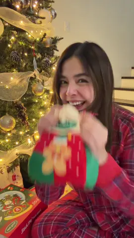 Because life is hard but your gifts don’t have to be. 🎄✨ lam na this!  #JisuLife #JisuLifePH #JisuLifeFeelGood2025 #JisuLifeChristmasLimitedBox