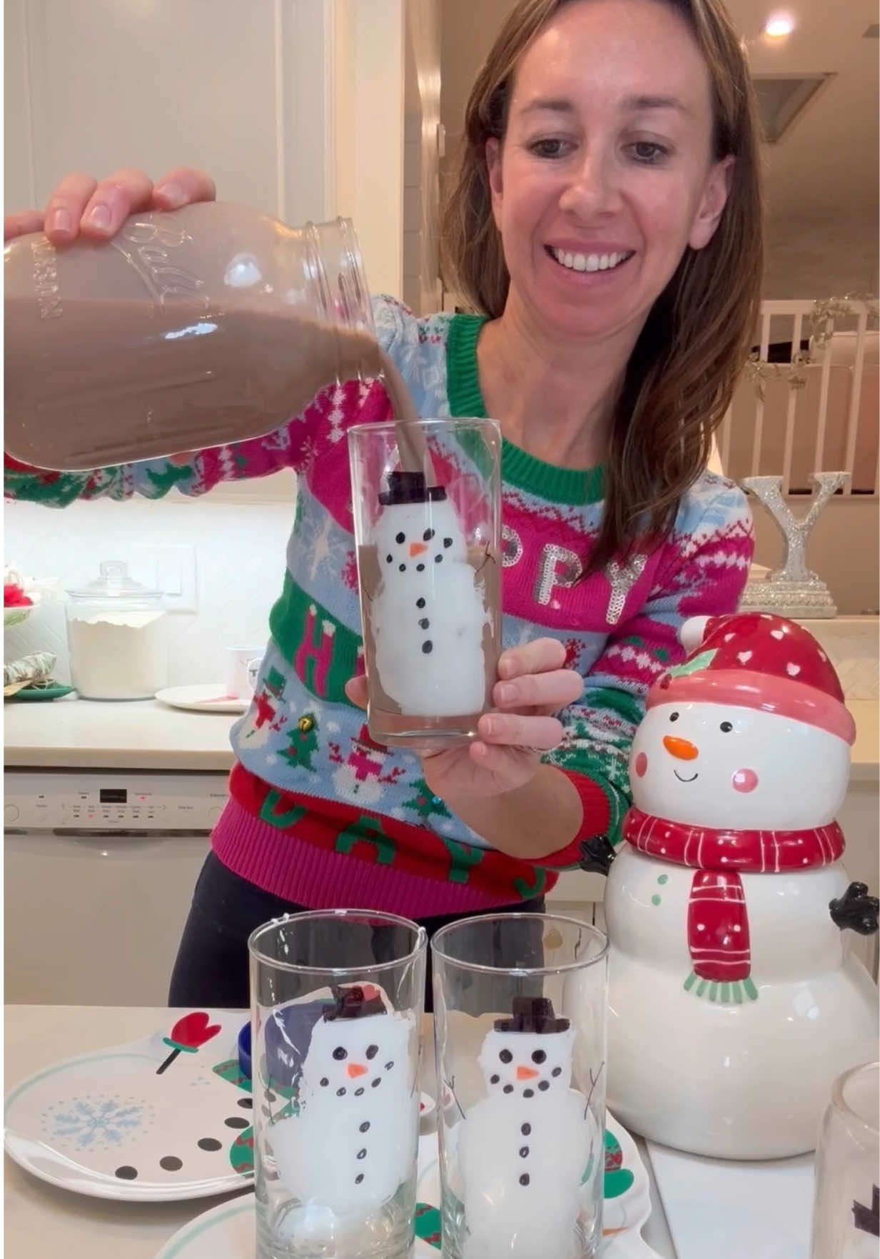 How cute are these Snowman Marshmallow Cups☃️❄️my family absolutely loves these and they are so easy to make!! Use a spoon and marshmallow to make these adorable snowman inside the glass and then draw a snowman on the outside! Your family will be asking to drink chocolate milk all holiday long!! #EasyRecipe #Recipe #snowman #recipes #holidayrecipe    