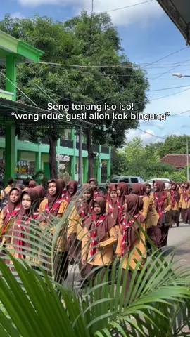 Tenang ya adik” #santri #fypシ゚viral🖤tiktok #ponorogo24jam #trendingtiktok @just_me. @lurhays @M A M I @azzaaa @˖°𓇼🌊⋆🐚doll @_pituuekheM🤭😘 @fad🕊 @. @♪wongbiasa♪ @💐 @𝓬𝓲𝓷𝓽𝓪𝓪 ୨ৎ @clerisza 