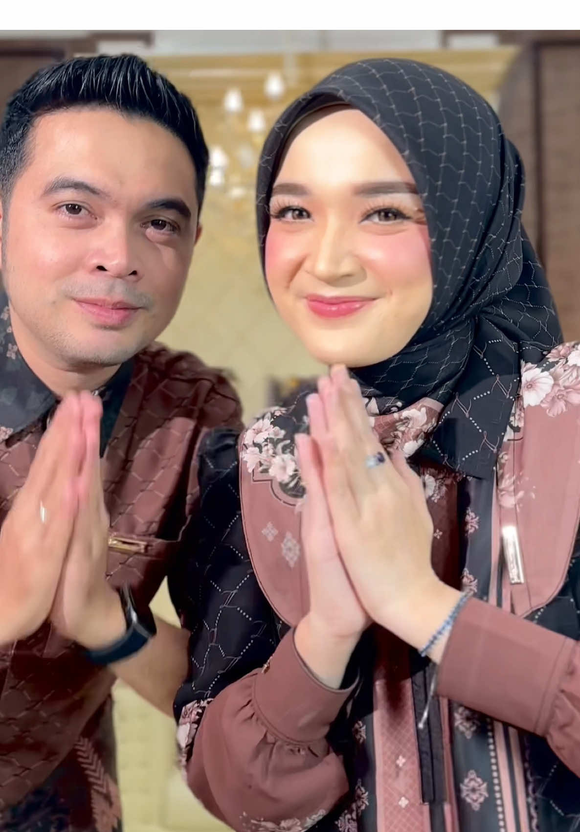 Gaperlu bimbang soal baju lebaran🥰 Nih mimin udah siapin Satu Ragam Raya buat kalian, baju lebaran yang cocok buat bikin trend tiktok bareng pasangan maupun keluarga nanti🔥 #saturagamraya #sarimbit2026 #lebaran2026 #bajulebaran #fyppppppppppppppppppppppp 