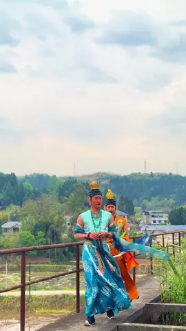 Bồ tát hạ phàm dạo chơi 