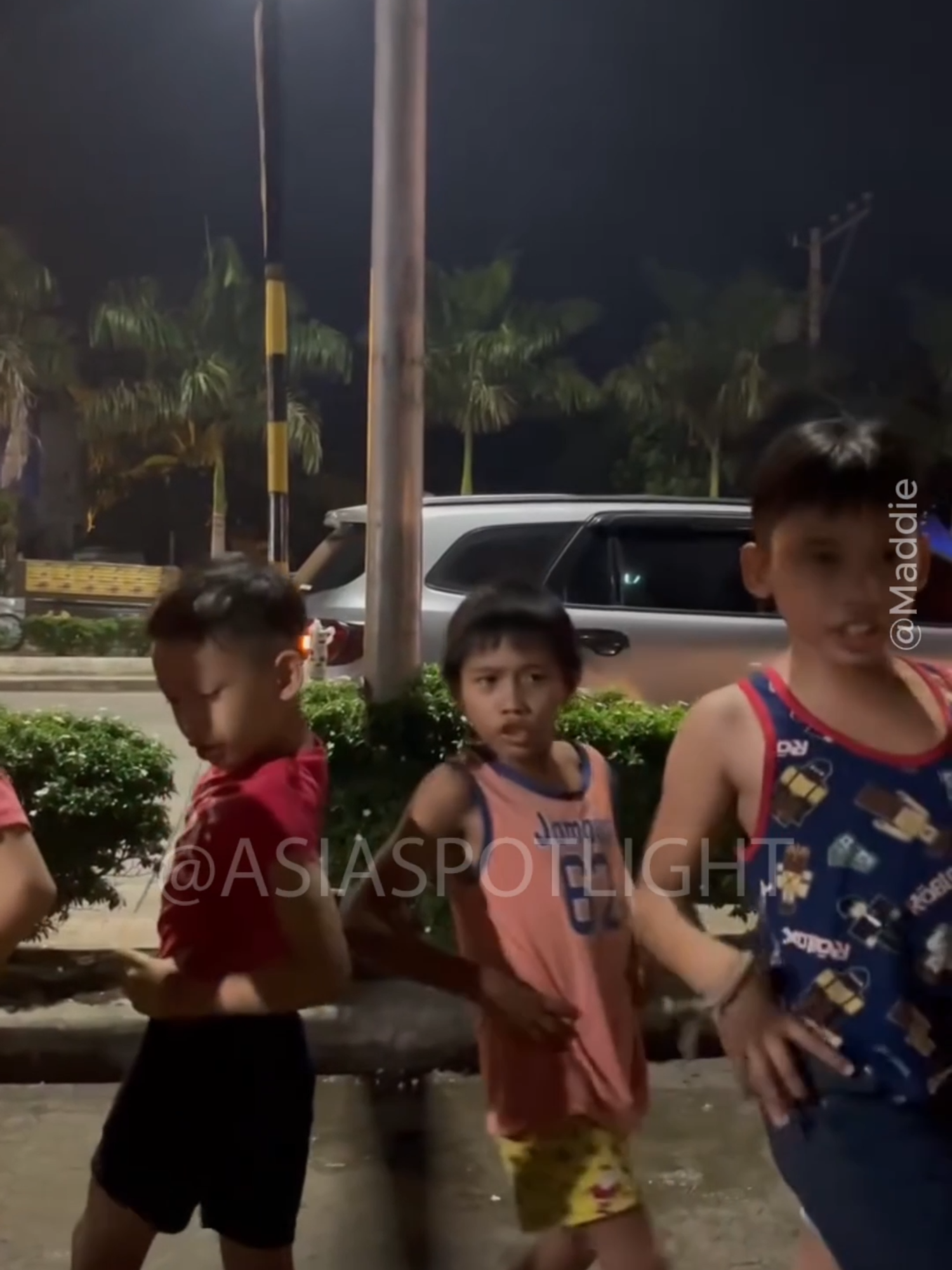 Next Level Filipino Christmas Caroling! These kids are entertainers! 🇵🇭#trending #viralvideo #viral #funny #philippines #filipino #talent