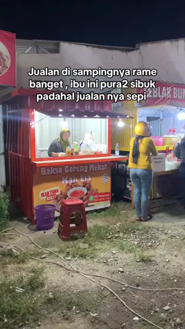 Ibu maaf aku vidioin diem2 yah , smoga jualan nya rame , alamatnya di lapangan patulemo kota palu , rameikan umkm kecil temen2 
