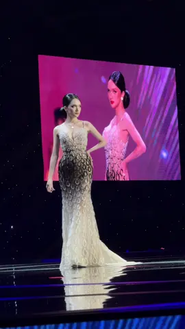 FANCAM: Evening gown of @Miss Universe Vietnam @HƯƠNG GIANG ❤️‍🔥 #HuongGiang #The74thMissUniverse #MissUniverse #MissUniverseVietnam #MUVN2025 