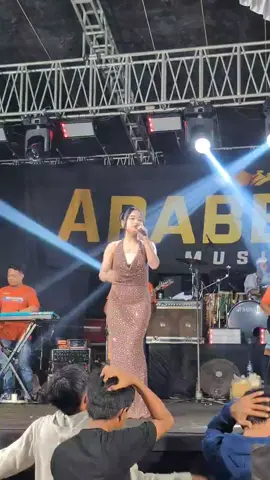 powenakkkkkeeeee @septian_ayu  #septianayu #arabella #dangdutkoplo #orkesjatim #arabellamusic #bagussipong #arabellagayabebas #orkesrembang #orkes #arabellamusik #orkespati #hakikatsebuahcinta #hakikatcinta 