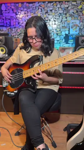 Yes Lord ✝️🔥🔥 @sterlingbymusicman @music_man @israelnewbreed @israelhoughton #womanbassist #praise #bajo #bassguitar #bass 