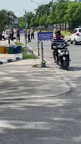 Penertiban Pelanggar Ops Zebra Lancan Kuning 2025 Polres Pelalawan. Ayo tertib berlalu Lintas. #polisiindonesia #polrespelalawan  #poldariau  #humaspolri  #polripresisi 