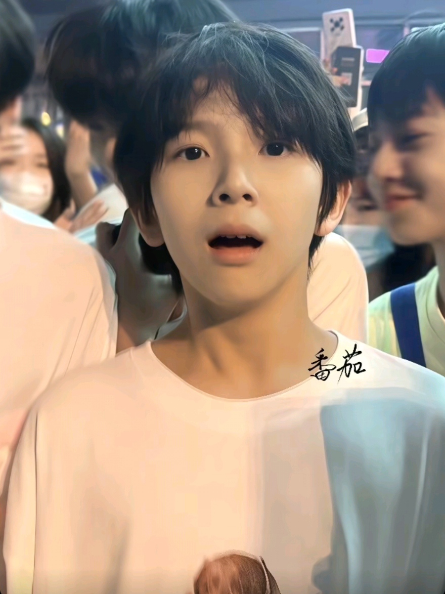 គួរស្រឡាញ់ម្ល៉េះjunming🤧💞✨#chenjunming #tffamily🇨🇳💫 #សុំ❤️ម្នាក់មួយមកok🙏❤️❤️ #នាទីធ្លាក់like💔🙃 #fyp 