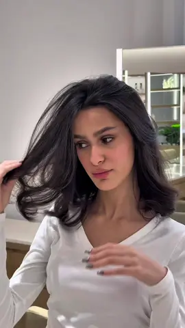 الطول اللي يحيّر… ماله حل غير ال brush blowdy 😌✨ #BlowDryKuwait #EuropeanStyle #FluffyBlowout #KuwaitSalon #صالونات_الكويت 