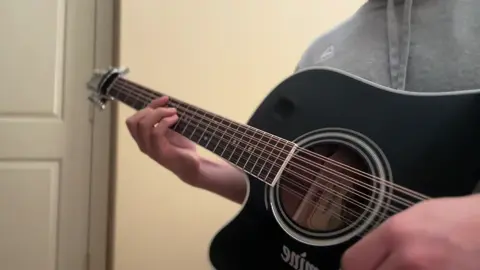 mientras duermes 💤 #juniorh #cover #requinto #guitarra #mientrasduermes 