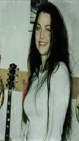 Underappreciated baddie #amylee #evanescence #targetaudience #fyp #2000s 