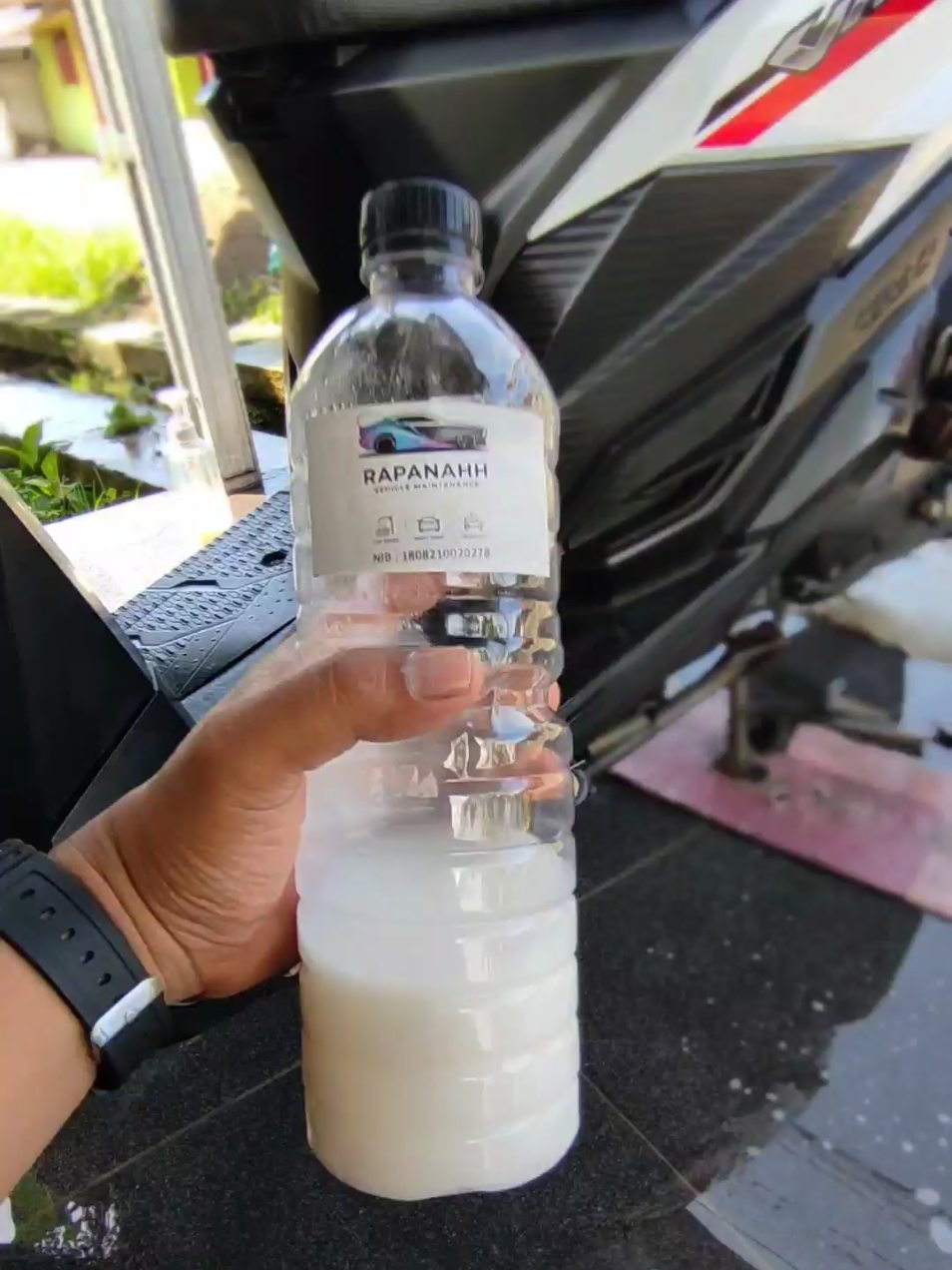 Baru tau ada semir ban semurah ini. #semirban #siliconoil #pengkilapmotor #pengkilapbodymotor 