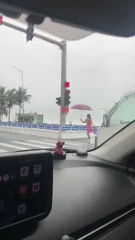 Ơ kìa Chị ! Mưa lạnh chị ơi !!! 😂😂😂 #xuhuong 