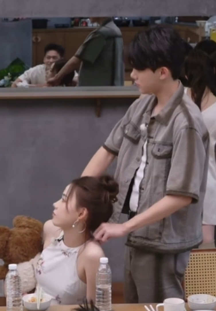 🤭🤍#偏爱之恋 #huihui #panxiaoyi #chinesedatingshow #fyp 