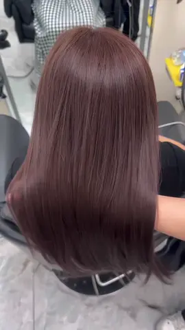 ✨ Nâu mocha – ngọt nhẹ, sang xịn chuẩn tone công sở ✨ Mềm mại, tôn da, nhìn là mê ngay từ ánh nhìn đầu tiên ☕💕 #LuliHairSalon #NauMocha #TocDep #NhuomDep #746DuongLang