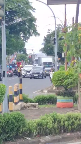 @andriyyas_  infonya laka perempatan jetak kaliwungu kudus 20 November 2025 sekitar pukul 11.00 belum diketahui pasti penyebabnya #kudus24jam 