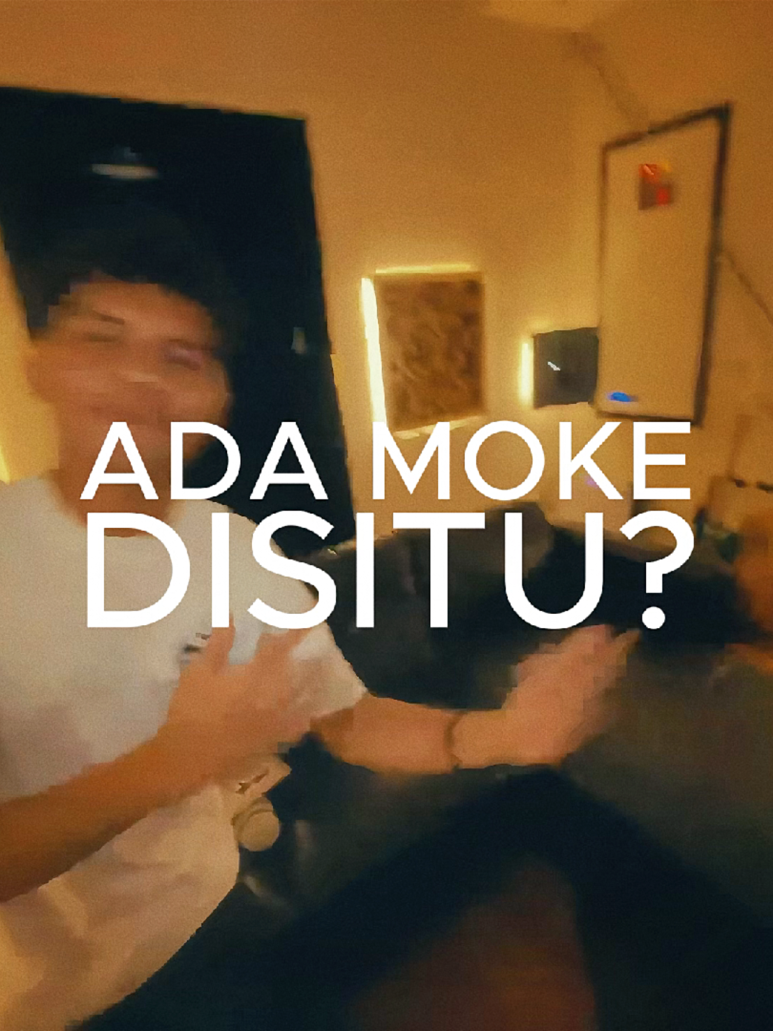 ana kampung dari Kupang ini berhasil mengacak-acak Studio Sony Music Indonesia dengan MOKE!