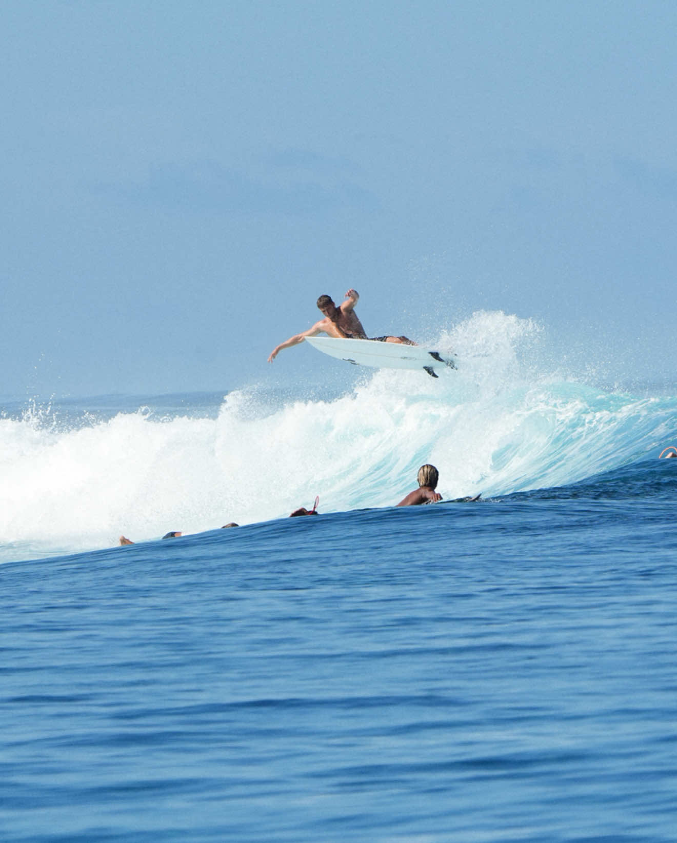 Empty line-ups, clean waves and a cruisy fun board =  chill morning wake up 🏄‍♂️  #SurfTok #SurfLife #SurfCamp #SurfTrip #surfinglife 