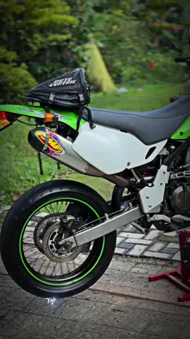 Kawasaki D-Tracker 💚🧀 0779939278 📞  BJE number Genuine Registered 🇱🇰 Original UL thatu 🇯🇵  Original Condition ✨  Some Japan Modifications 😮‍💨 #Theshan_bikes🇱🇰 #demiyan_ #foryou #supermoto_lovers #fypシ゚ 