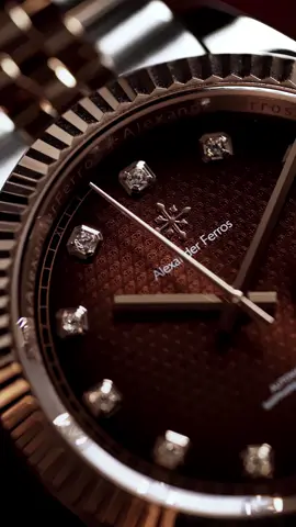 Hiểu giá trị thời gian trên cổ tay — và biến nó thành điểm nhấn thật sự cho outfit. Một chiếc đồng hồ hợp tay, đúng phong cách tạo nên spotlight, chỉn chu hơn và “ăn điểm” ngay từ cái nhìn đầu tiên. #alexanderferros #ferros #donghochinhhang #donghoco #donghonu #donghonam #automaticwatch #watches #donghothoitrang #dongho #xuhuong #fyp #Dresswatch #Sportwatch 