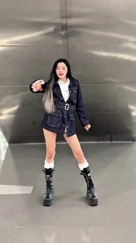 Người yêu khóc thì mình cười dc:@Thư Thor ᐢ. .ᐢ  #lyynzyy #dancetiktok #trending @UNID VIỆT NAM 