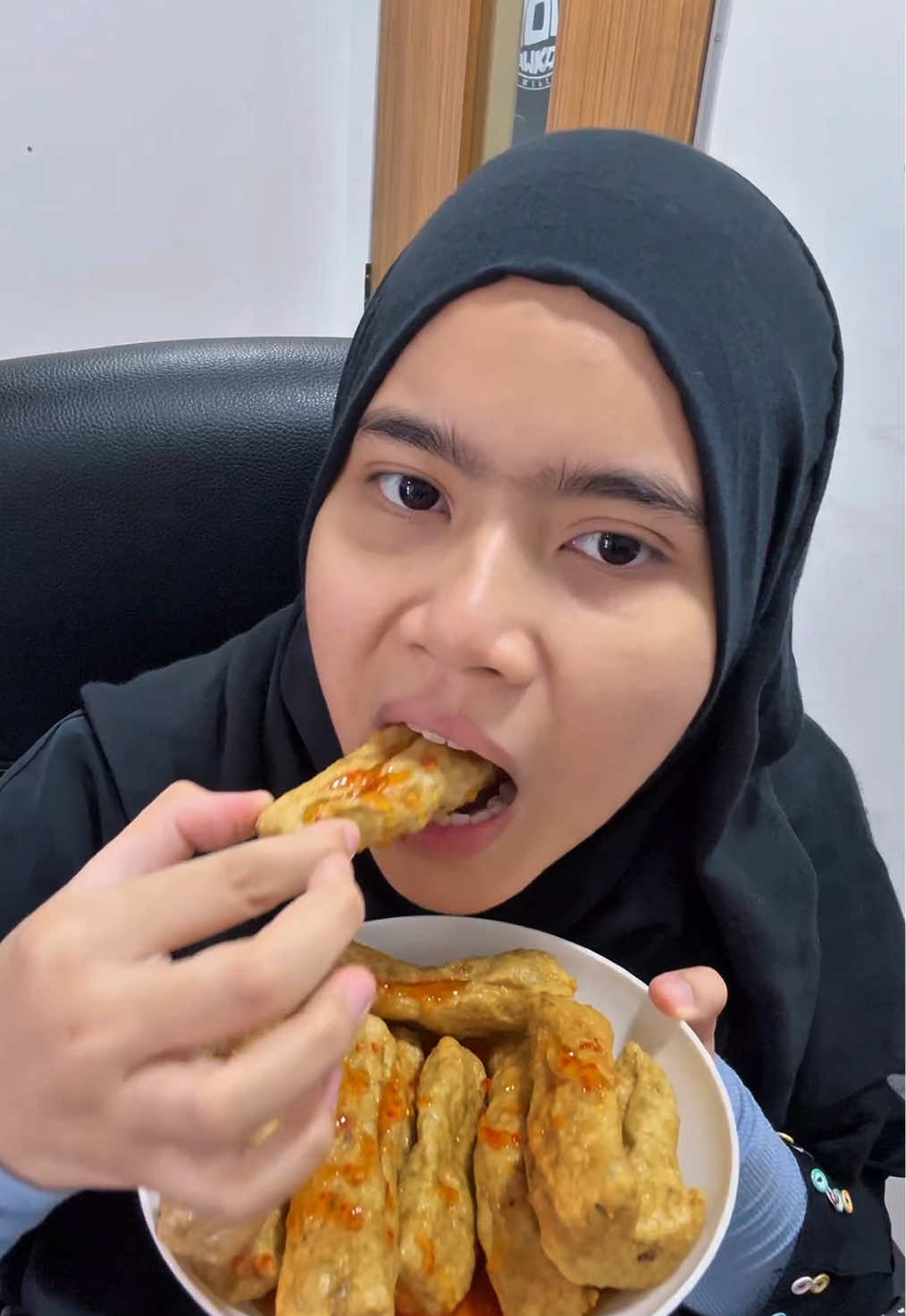 Bila dah start makan kepokkaw terus tak pandang kepok lekor lain. Harini kita buat promo tau tengok la kat beg kuning dibawah #fyp #viralvideo #kepokkaw #kepoklekor #makananviral 